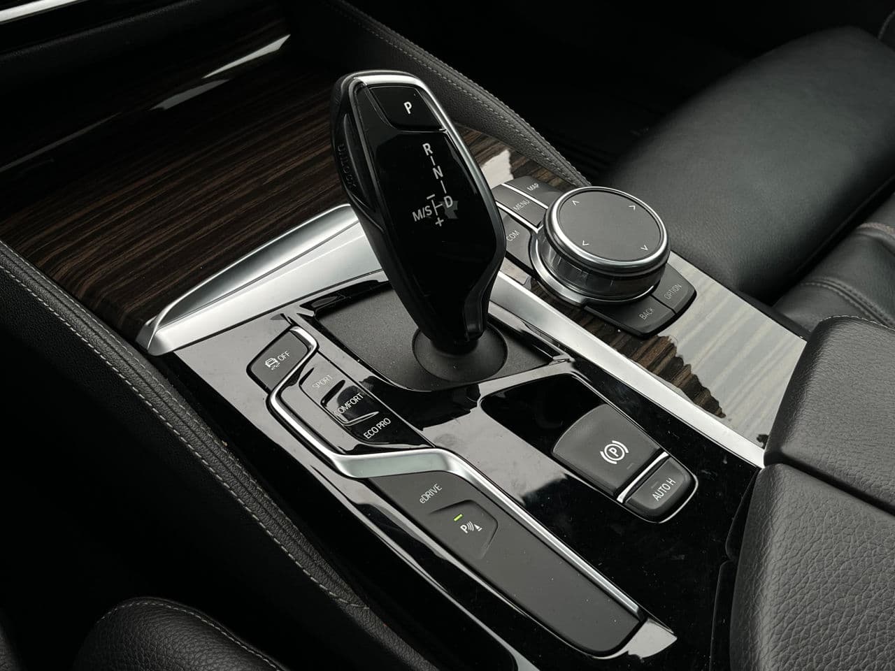 2018 BMW 530e — Miniatură 14