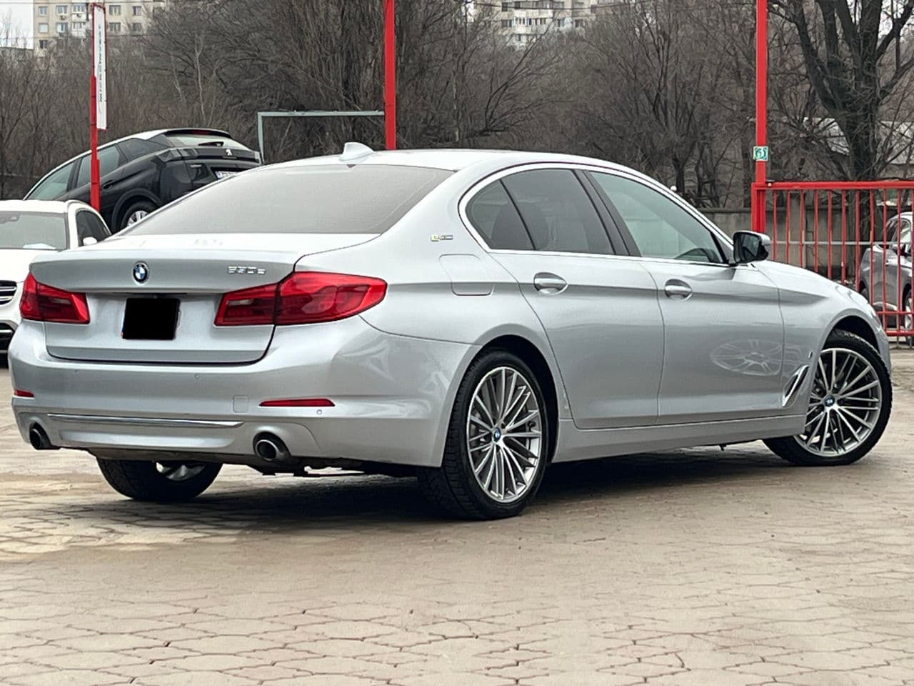 2018 BMW 530e — Miniatură 2
