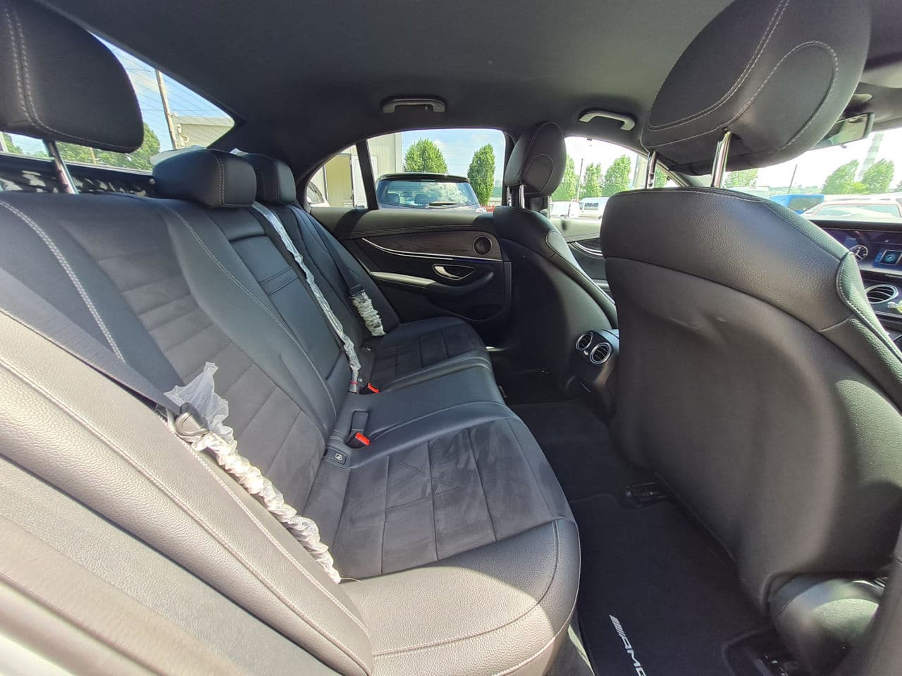 Mercedes E 220 2019 — Миниатюра 10