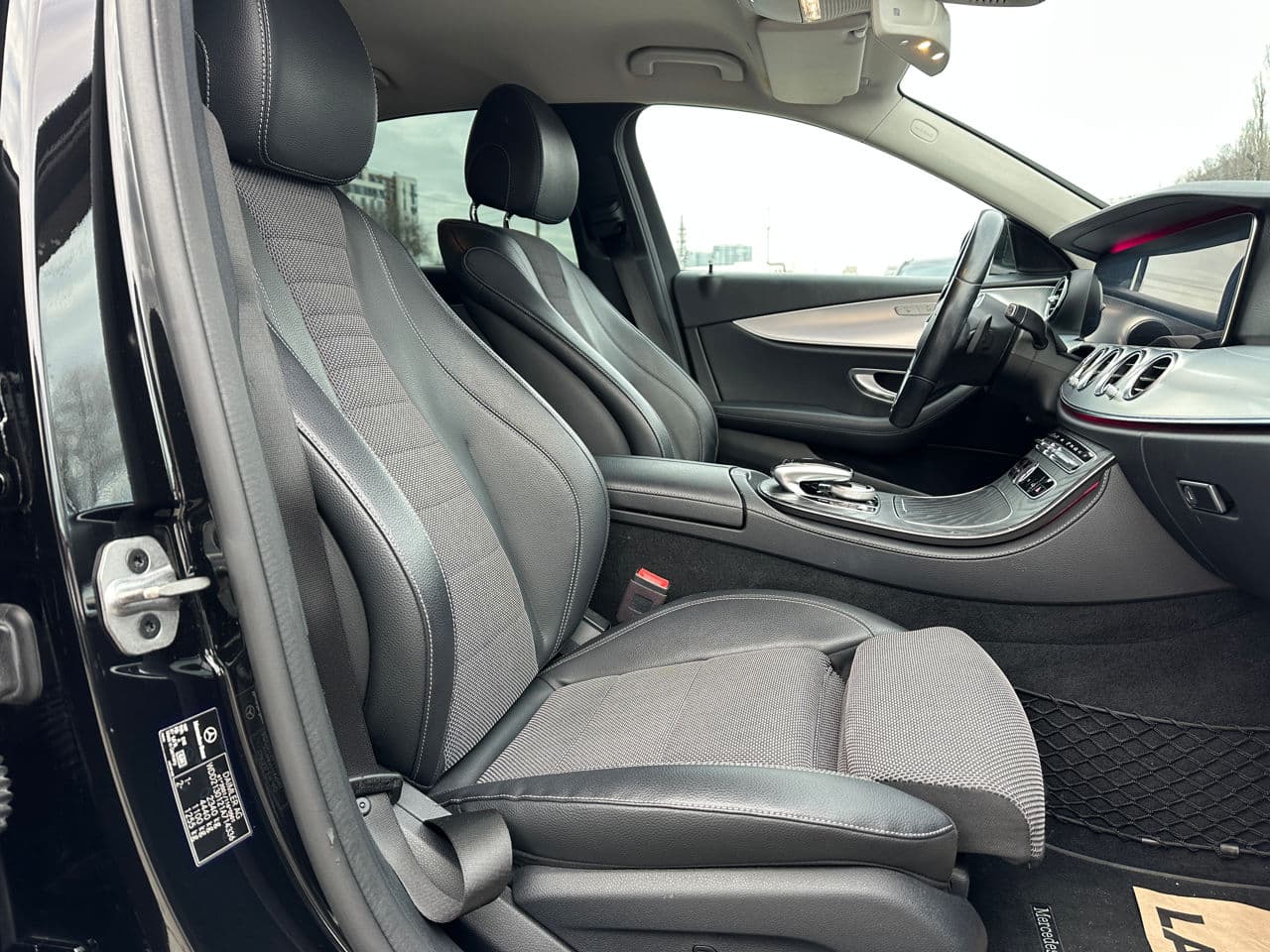 2019 Mercedes E 200 — Miniatură 17