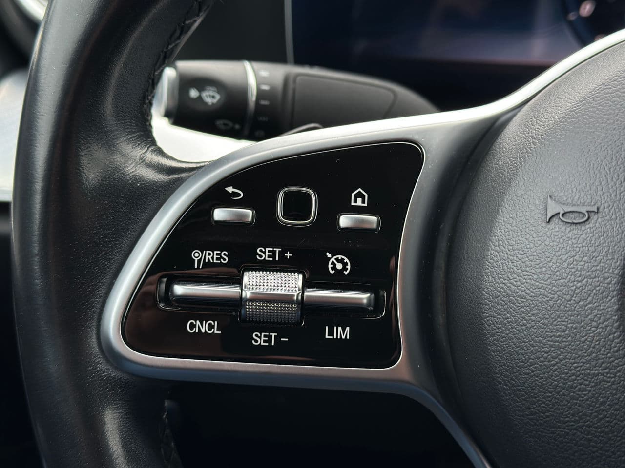 2019 Mercedes E 200 — Miniatură 13
