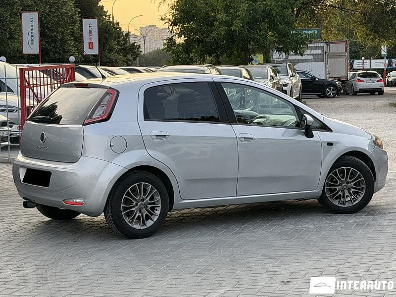 2012 Fiat Punto — Miniatură 2