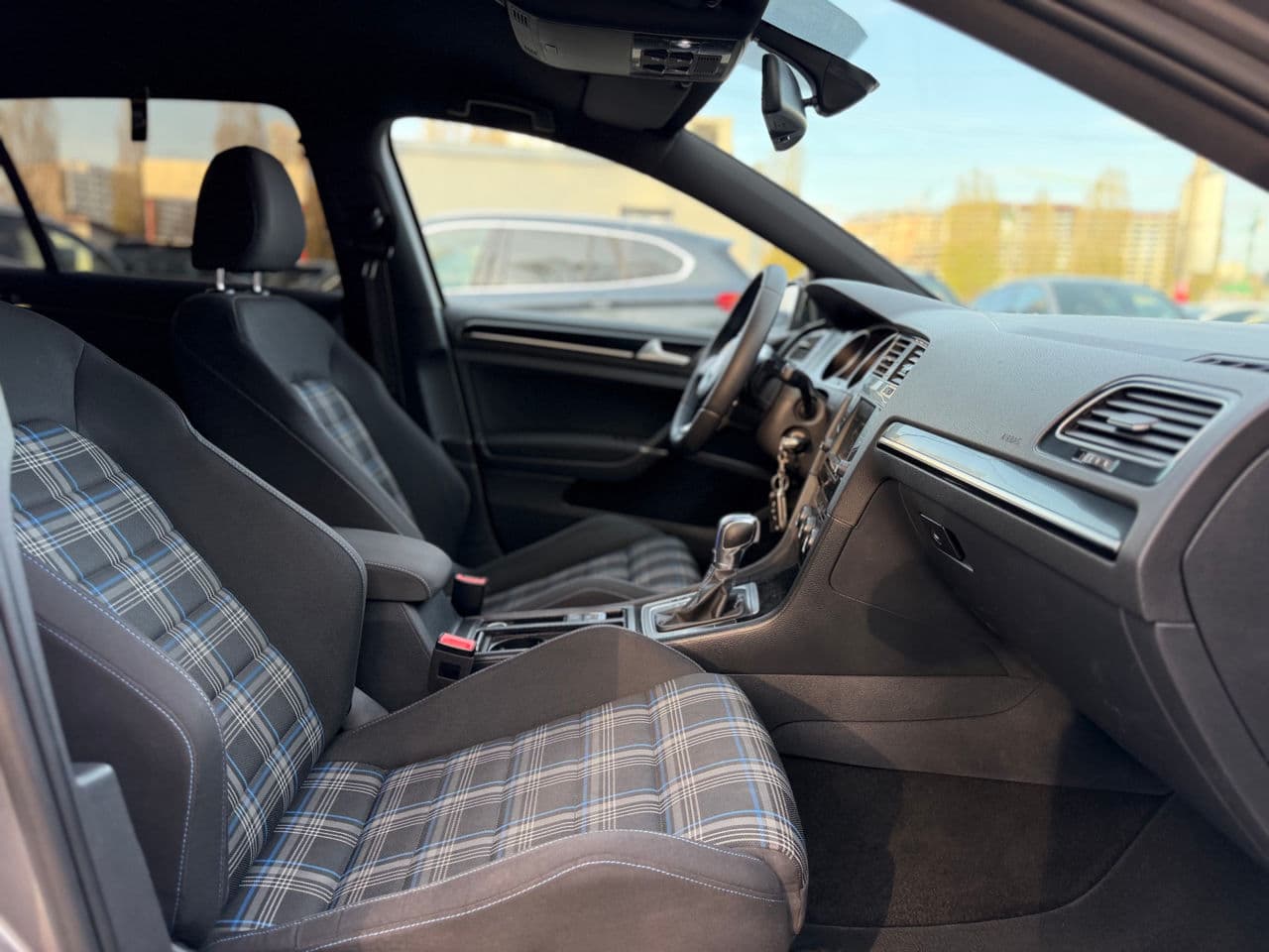 2015 Volkswagen Golf GTE — Miniatură 17