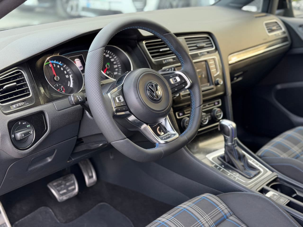 2015 Volkswagen Golf GTE — Miniatură 8