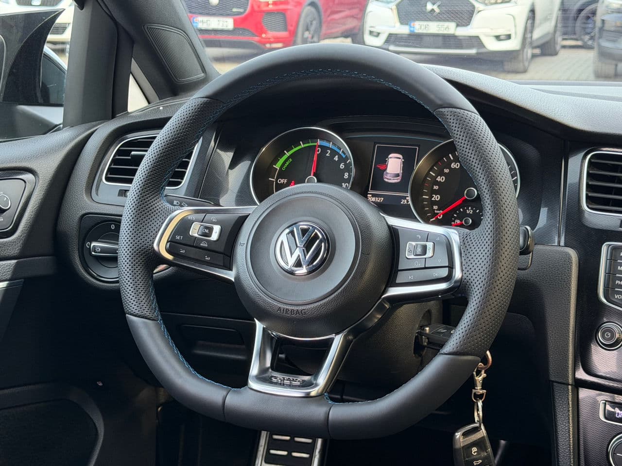 2015 Volkswagen Golf GTE — Miniatură 10