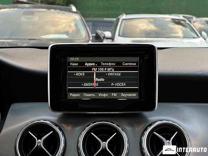 2015 Mercedes GLA 180 — Miniatură 10