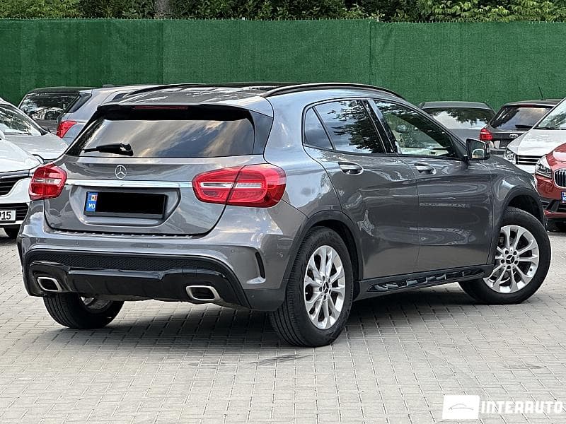 2015 Mercedes GLA 180 — Miniatură 3