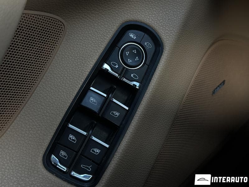 2015 Porsche Panamera S — Miniatură 8