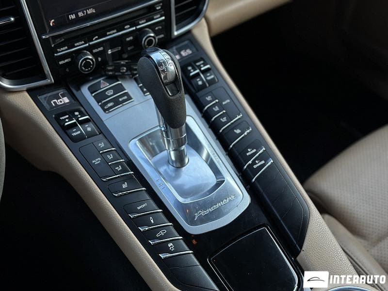 2015 Porsche Panamera S — Miniatură 13