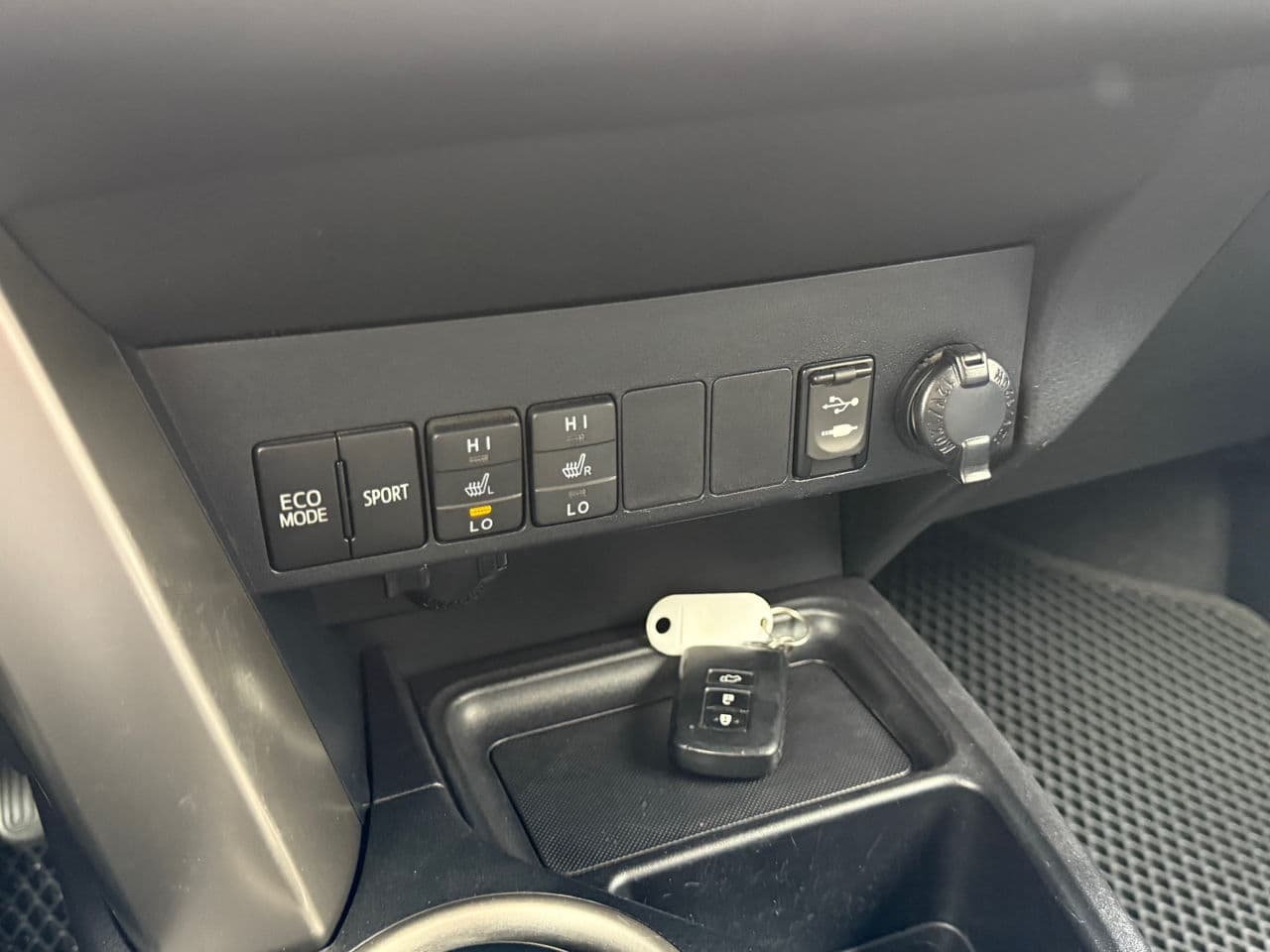 2015 Toyota Rav-4 — Miniatură 15