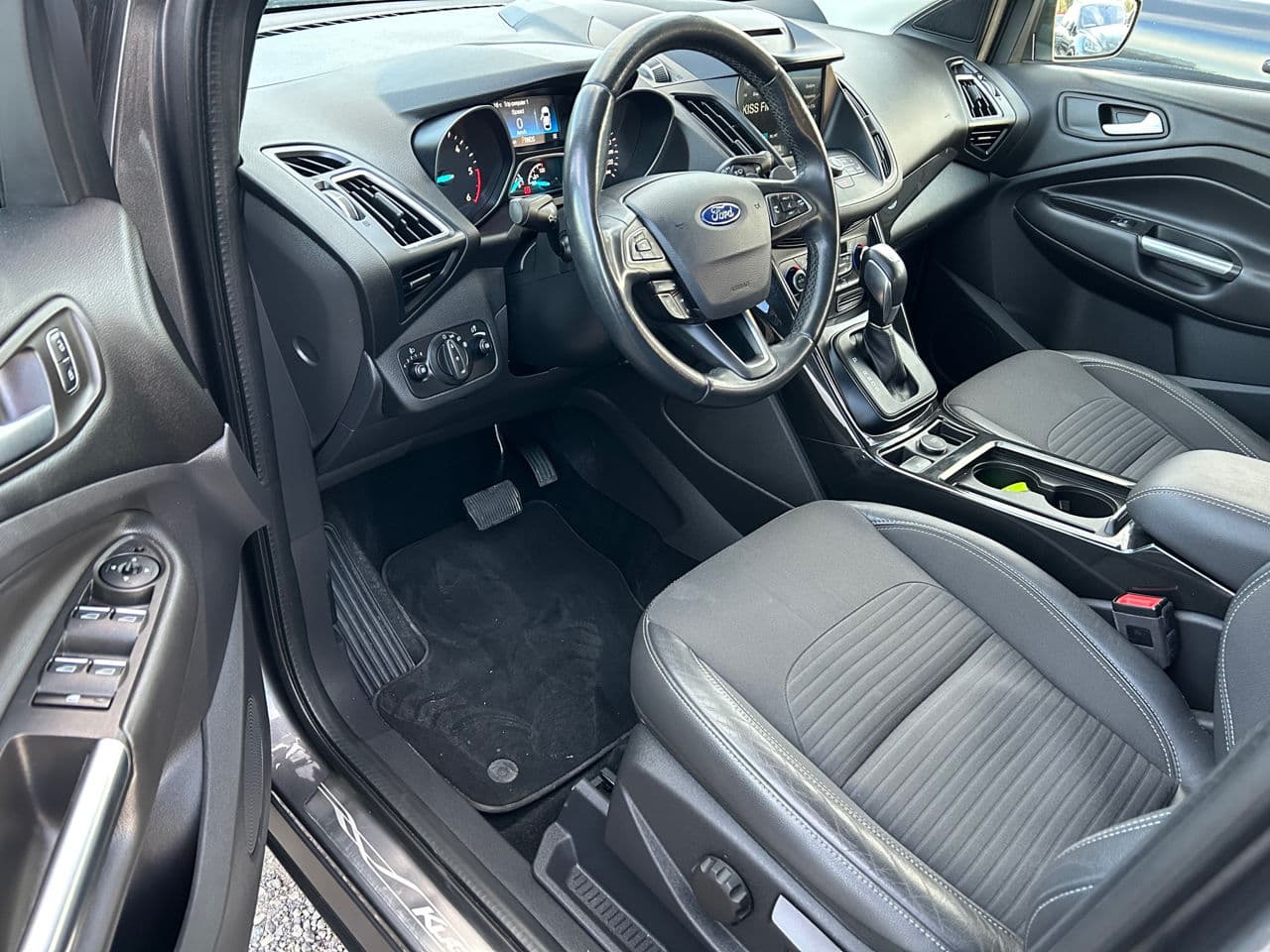 2017 Ford Kuga — Miniatură 5