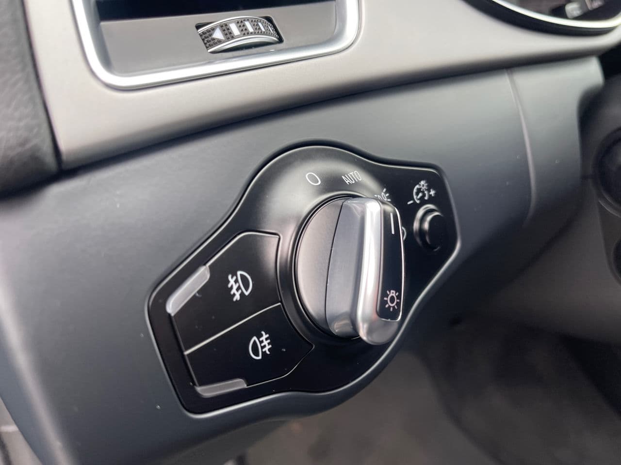 Audi A4 2014 — Миниатюра 13