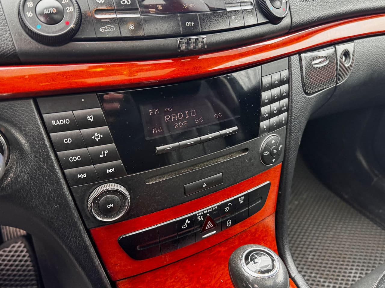 2007 Mercedes E 200 — Miniatură 10