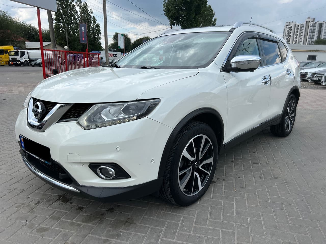 2015 Nissan X-Trail — Miniatură 2