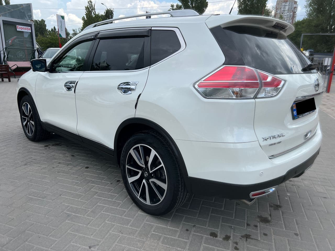 2015 Nissan X-Trail — Miniatură 4