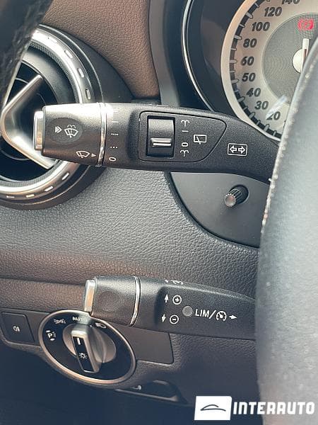 2015 Mercedes GLA 180 — Miniatură 14