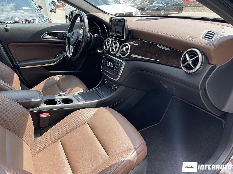 2015 Mercedes GLA 180 — Miniatură 10