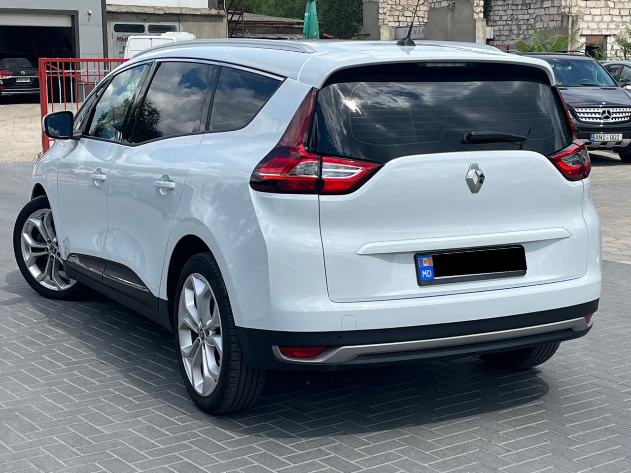 2017 Renault Grand Scenic — Miniatură 2