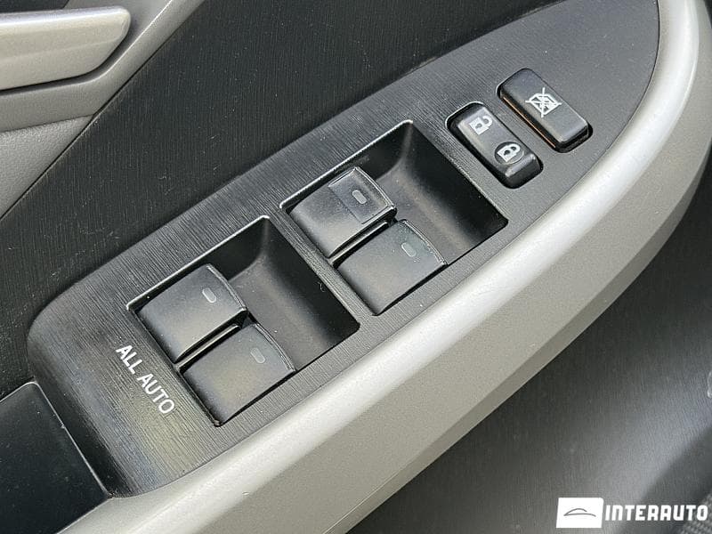 2012 Toyota Prius — Miniatură 17