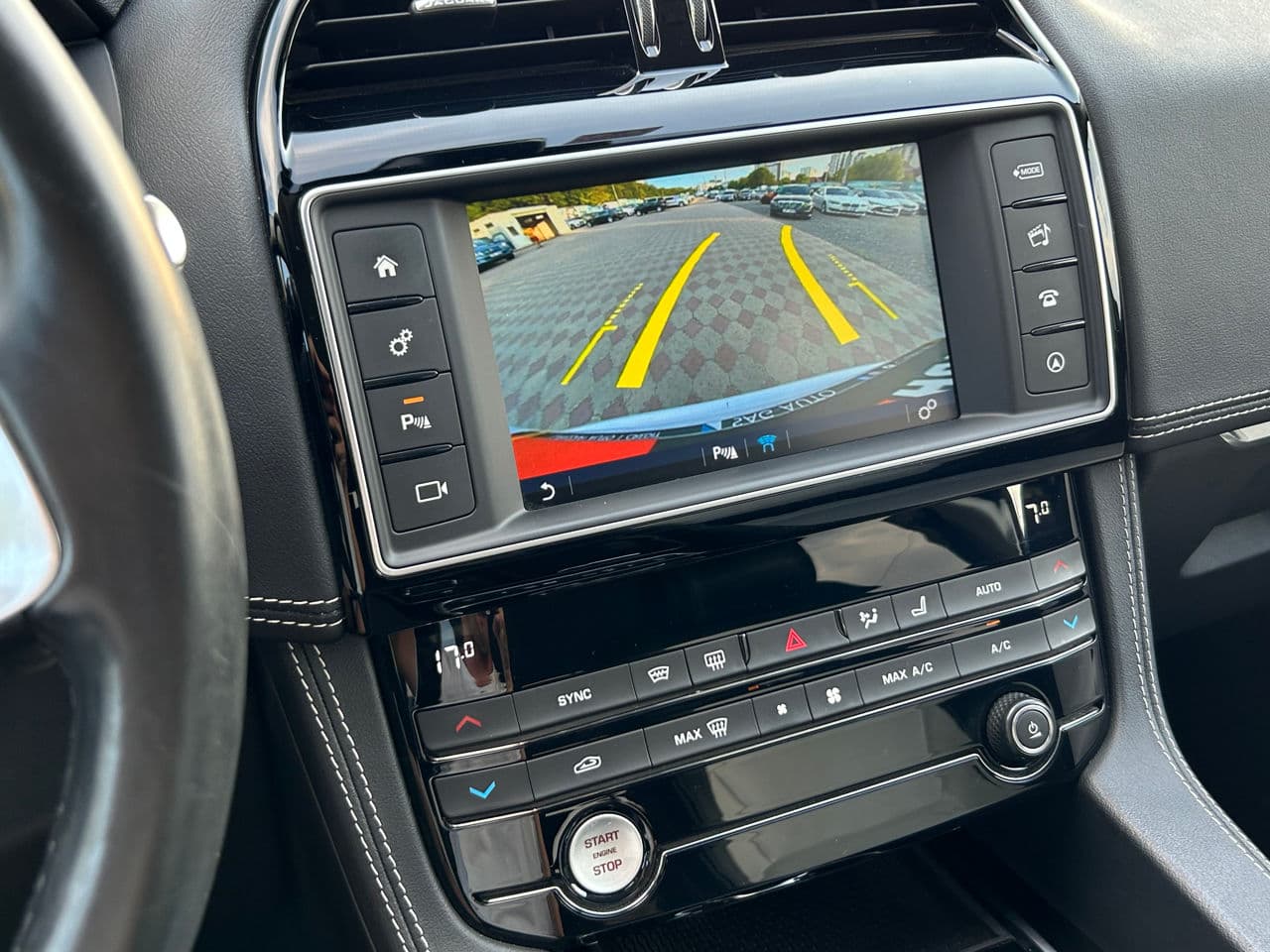 2016 Jaguar F-Pace — Miniatură 14