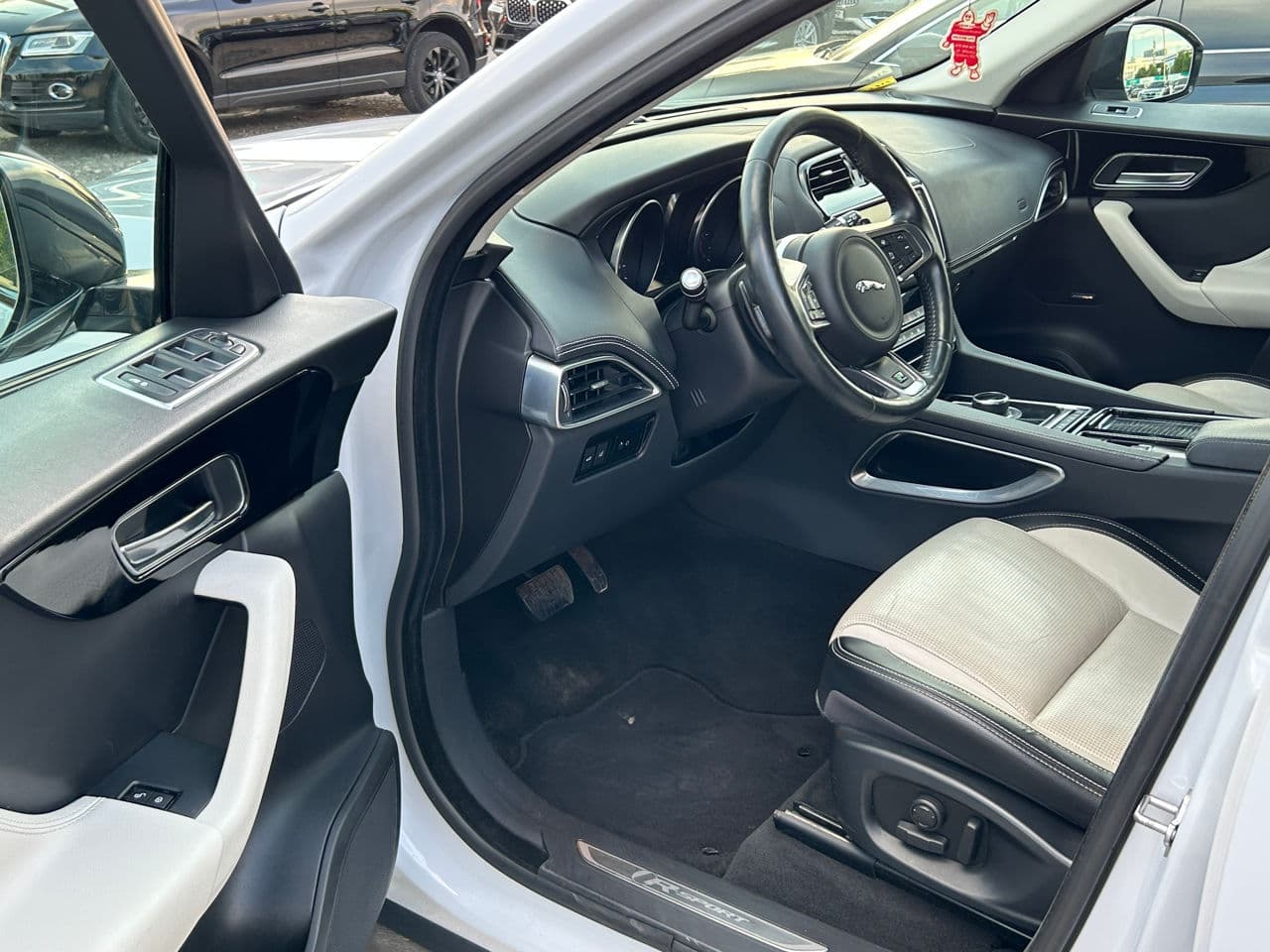 2016 Jaguar F-Pace — Miniatură 7