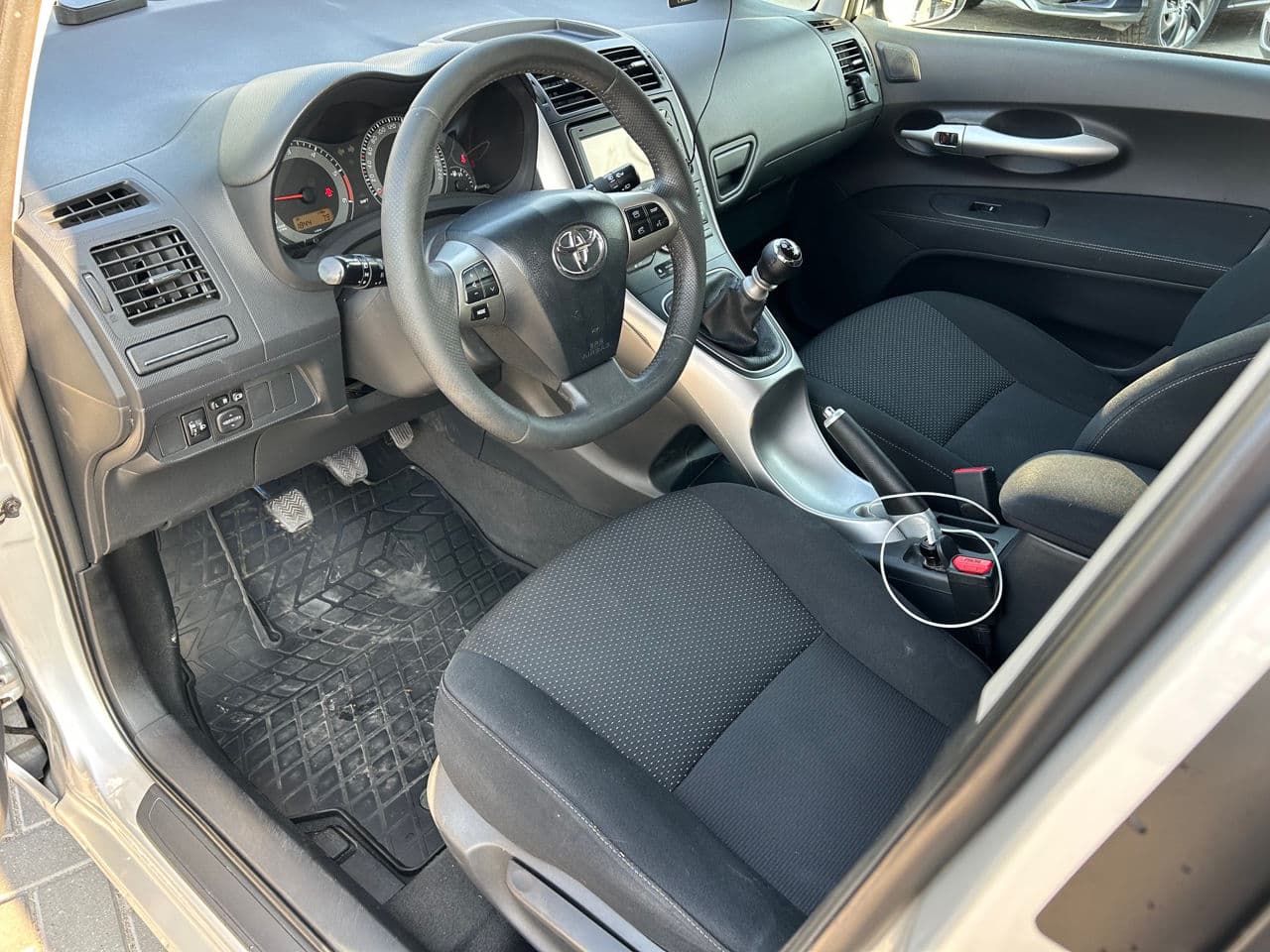 2012 Toyota Auris — Miniatură 5
