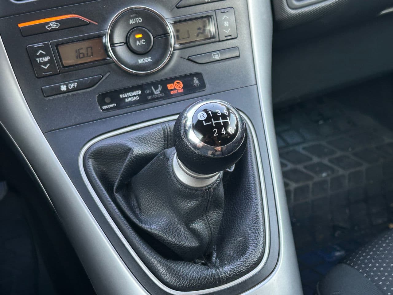 2012 Toyota Auris — Miniatură 13