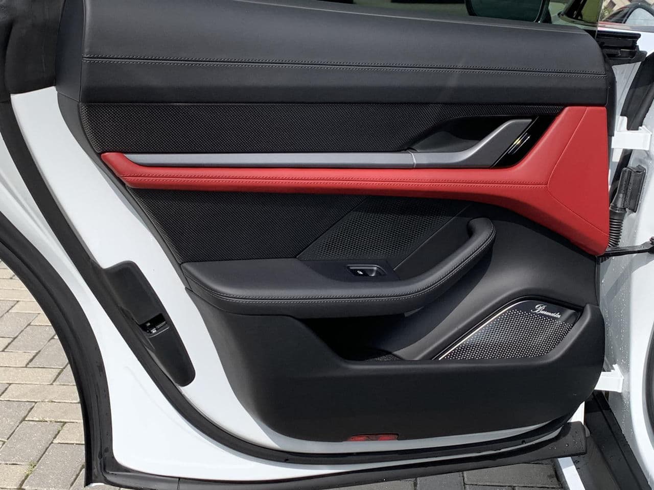 Porsche Taycan Turbo 2020 — Миниатюра 32