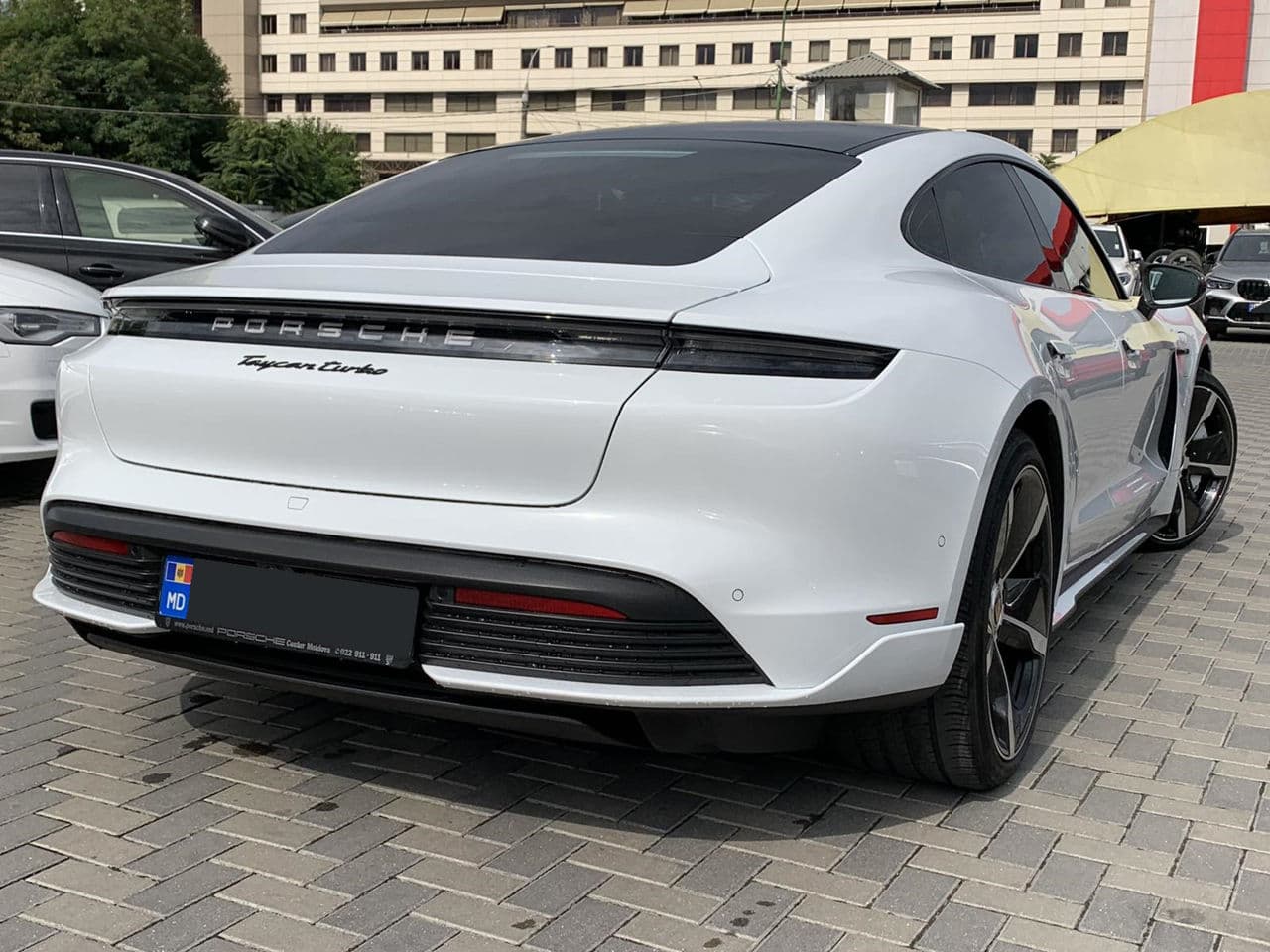 Porsche Taycan Turbo 2020 — Миниатюра 4
