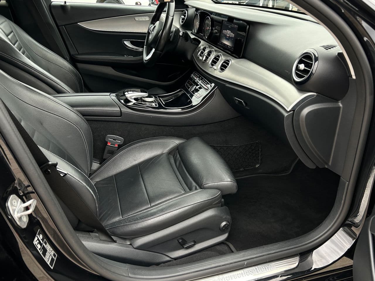 2016 Mercedes E 220 — Miniatură 15