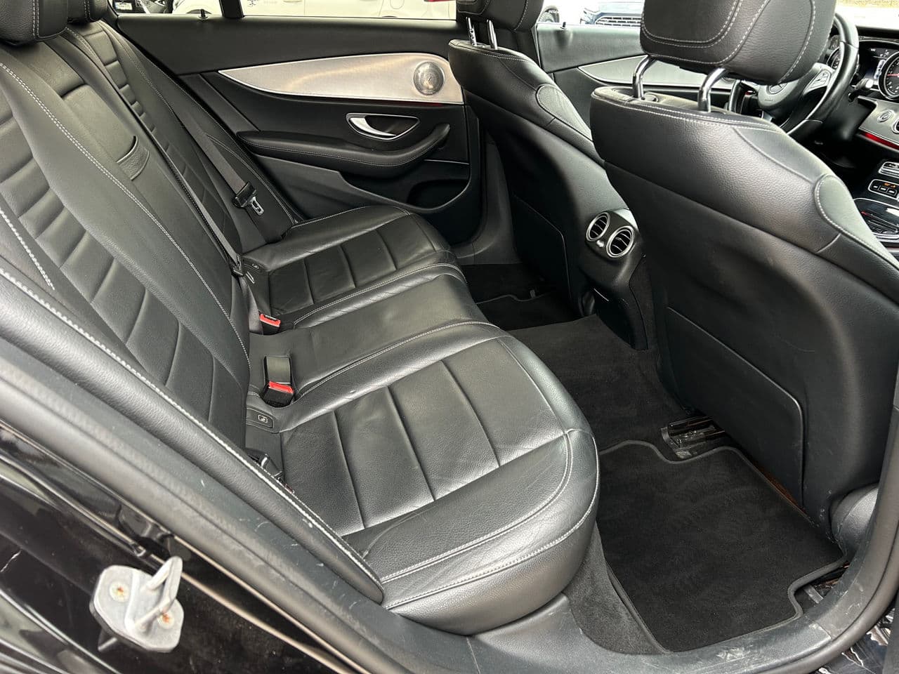 2016 Mercedes E 220 — Miniatură 18