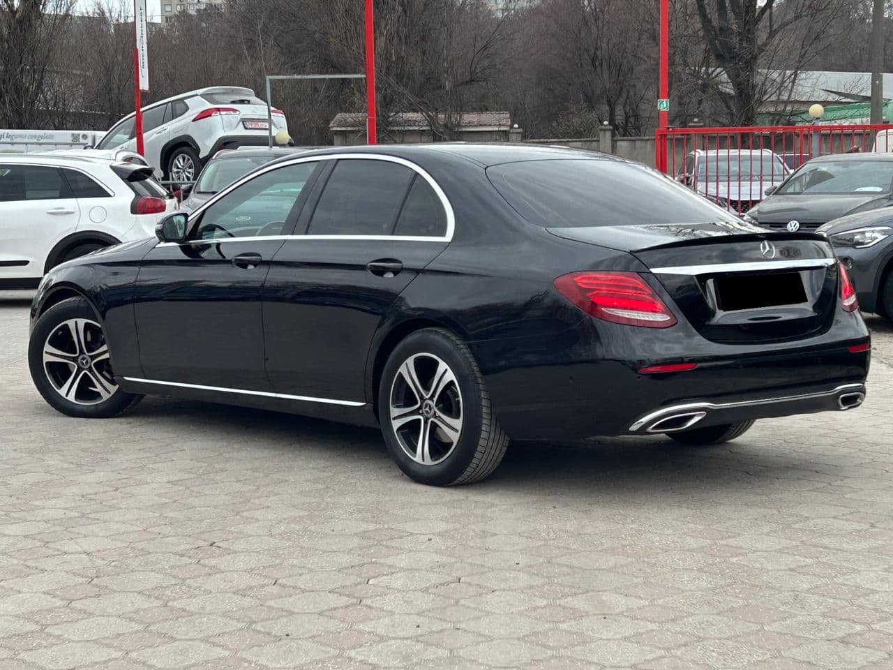 2016 Mercedes E 220 — Miniatură 3