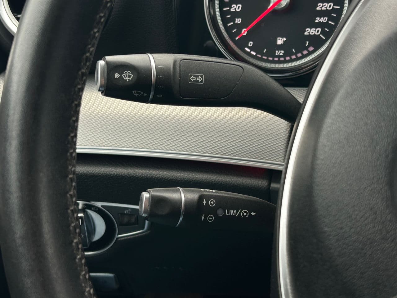 2016 Mercedes E 220 — Miniatură 9