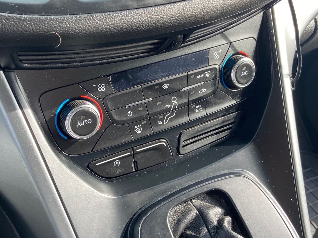 2017 Ford Kuga — Miniatură 11