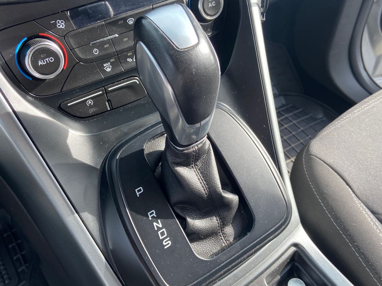 2017 Ford Kuga — Miniatură 12