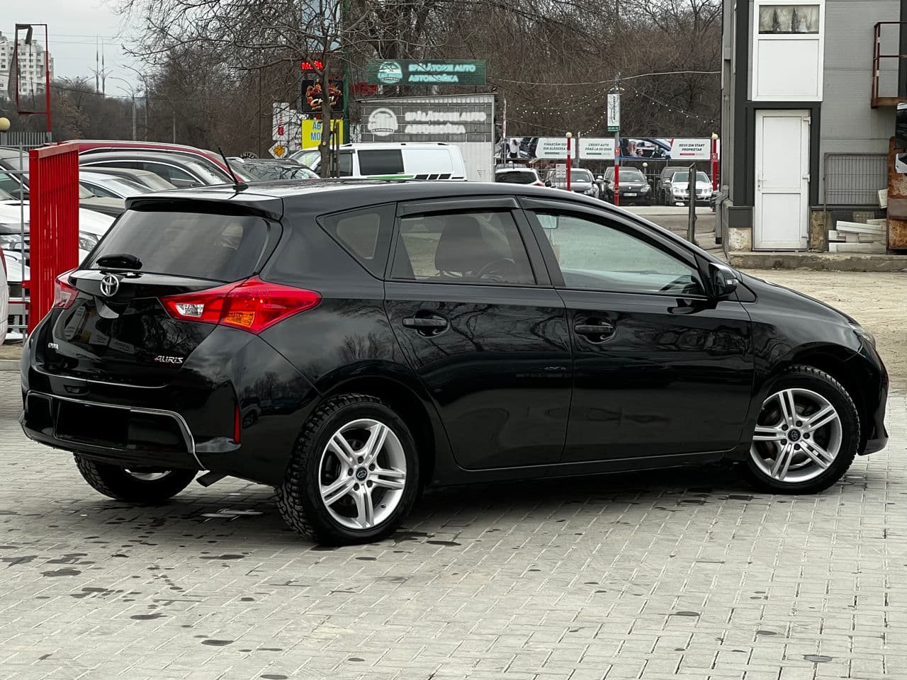 2013 Toyota Auris — Miniatură 4