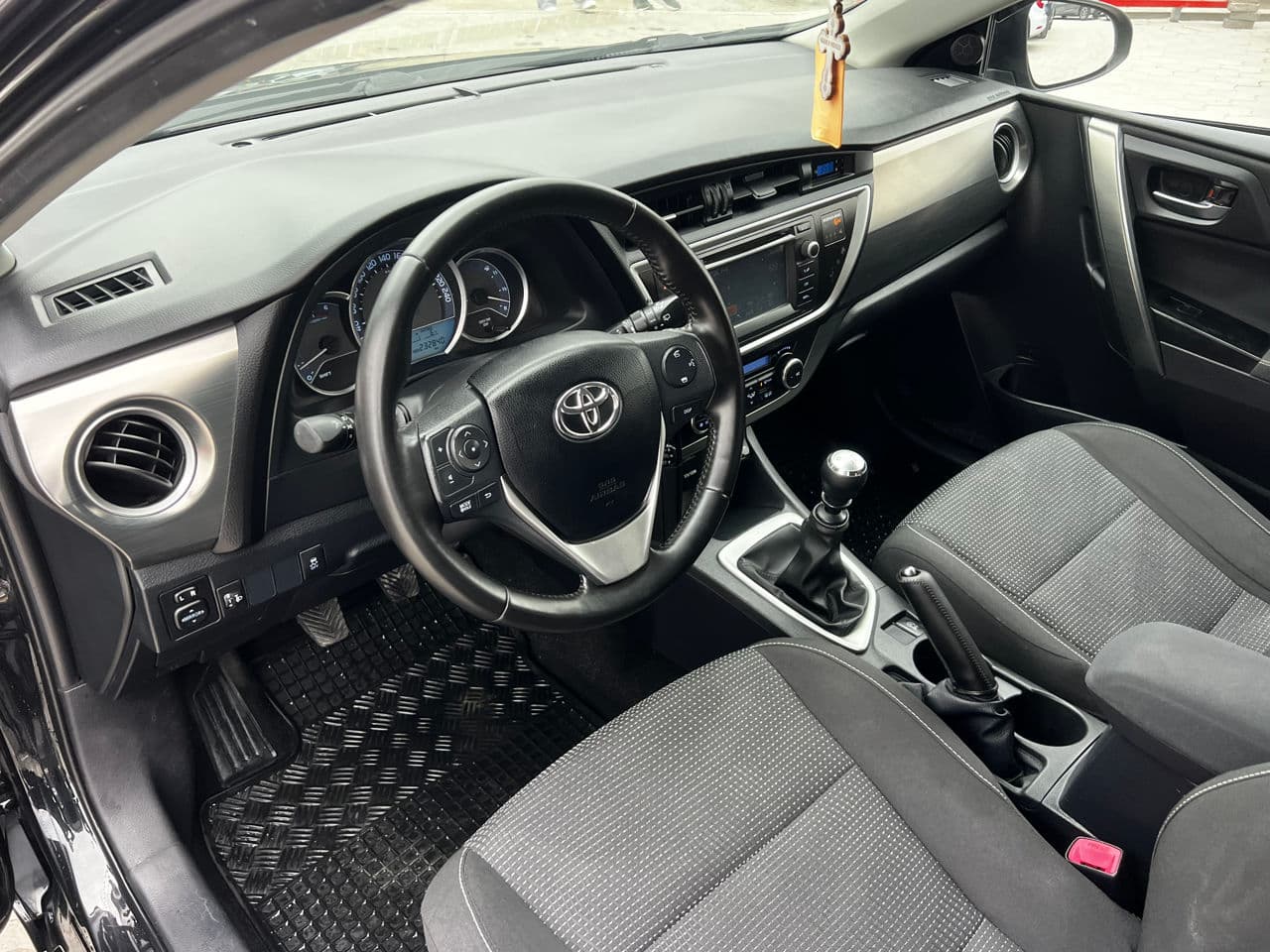2013 Toyota Auris — Miniatură 5