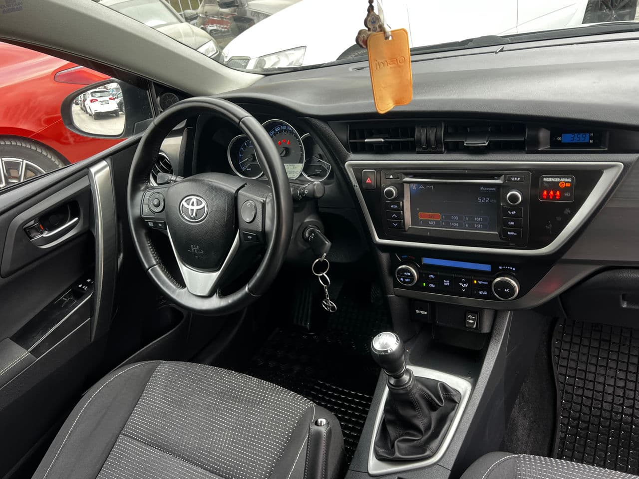 2013 Toyota Auris — Miniatură 6