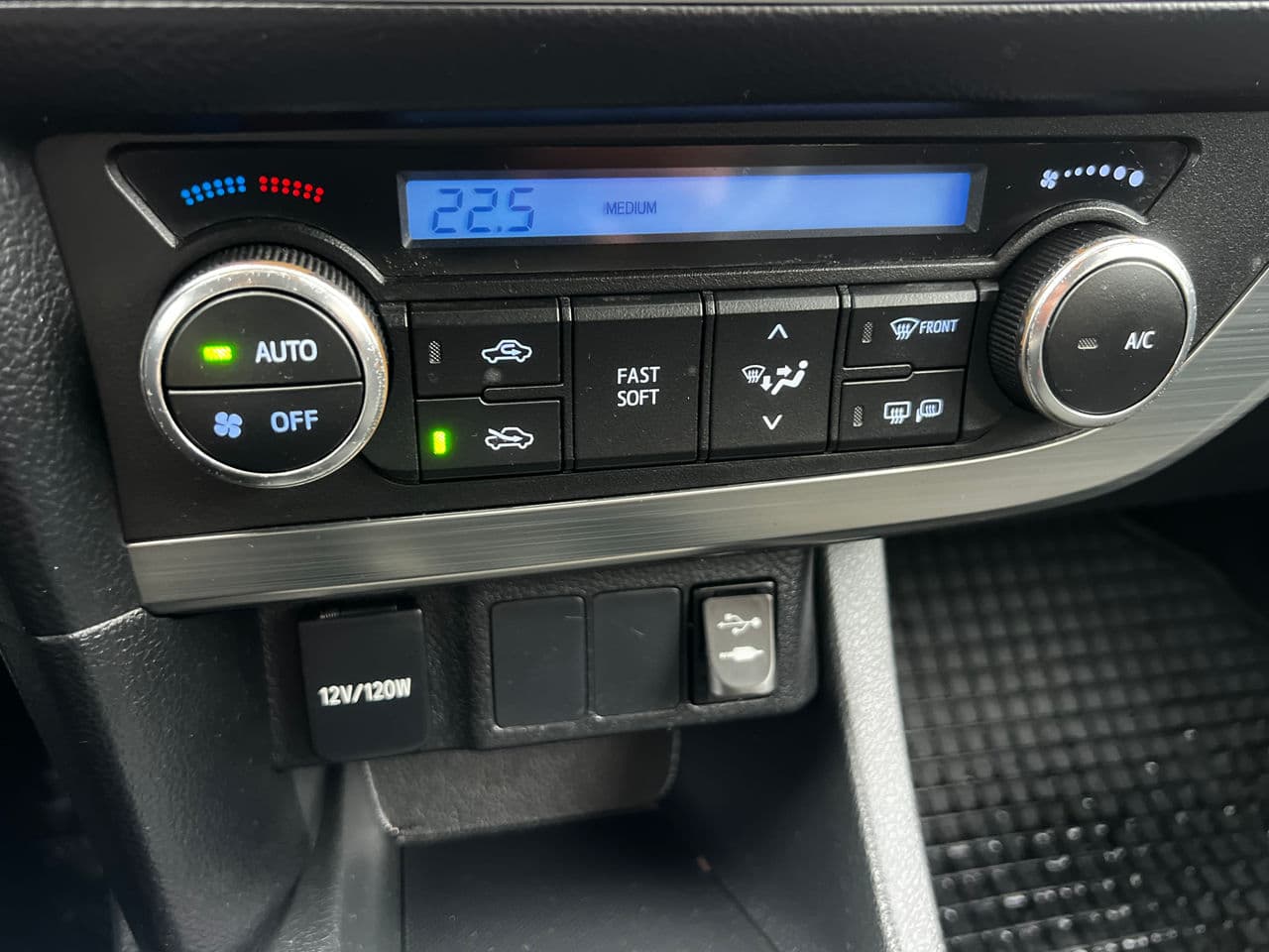 2013 Toyota Auris — Miniatură 13