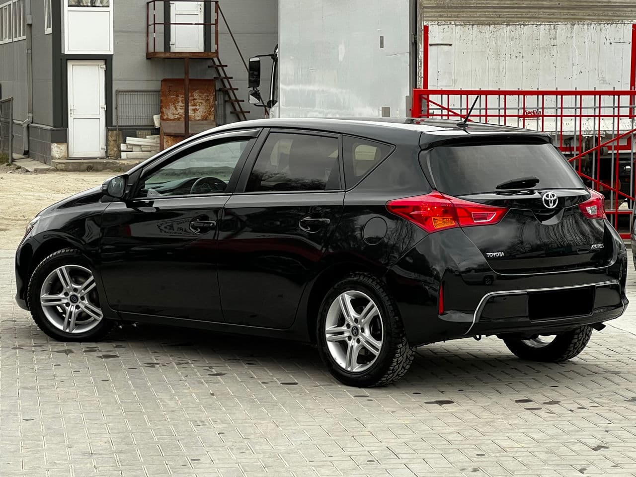 2013 Toyota Auris — Miniatură 2