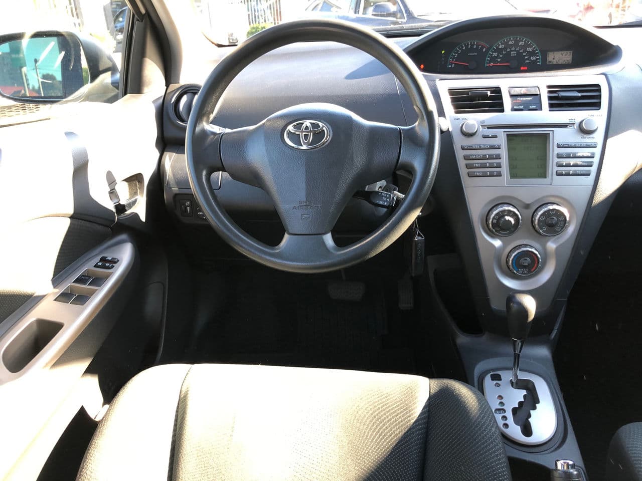 Toyota Yaris 2009 — Миниатюра 9