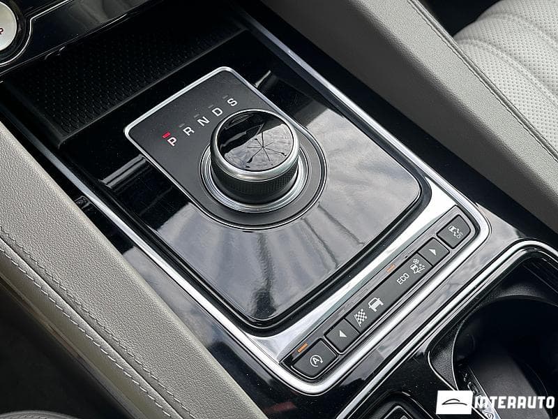 2016 Jaguar F-Pace — Miniatură 14