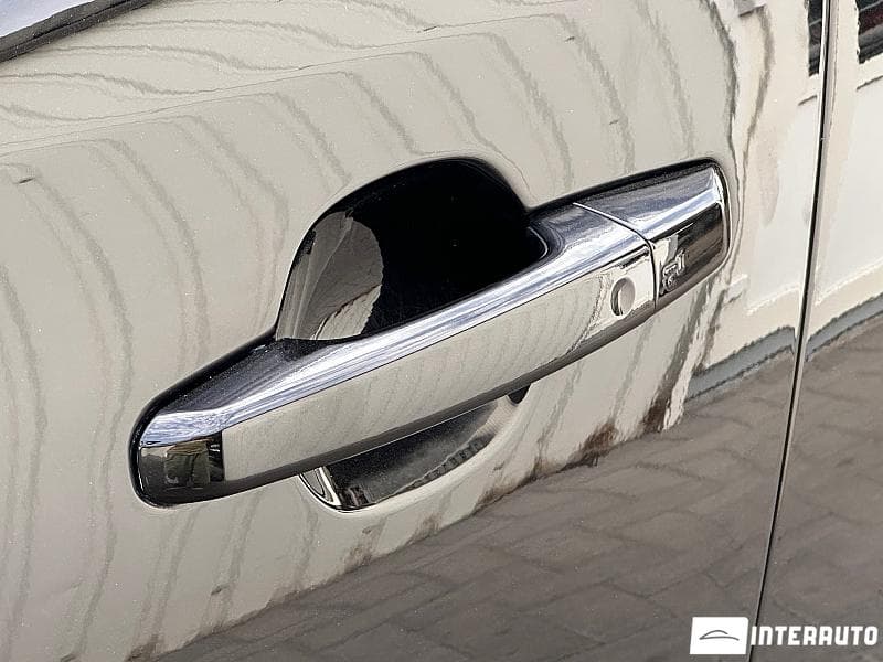2016 Jaguar F-Pace — Miniatură 24