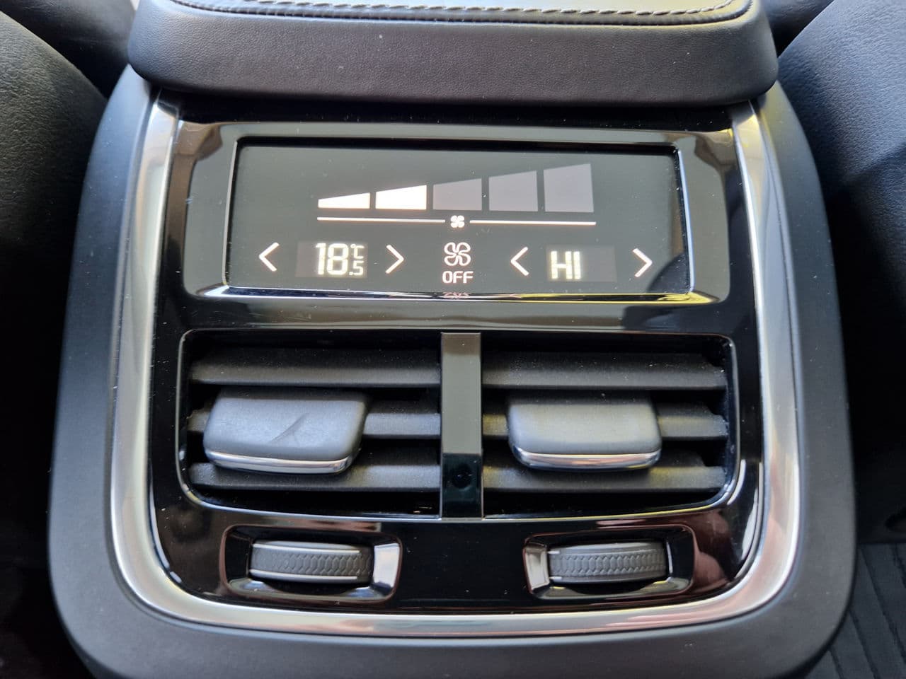Volvo XC 90 2017 — Миниатюра 23