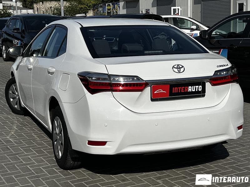 2017 Toyota Corolla — Miniatură 2