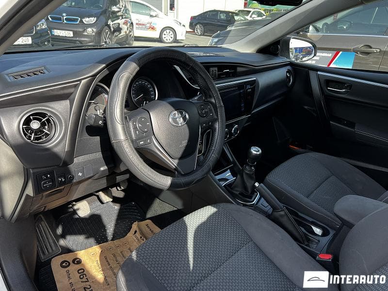 2017 Toyota Corolla — Miniatură 5