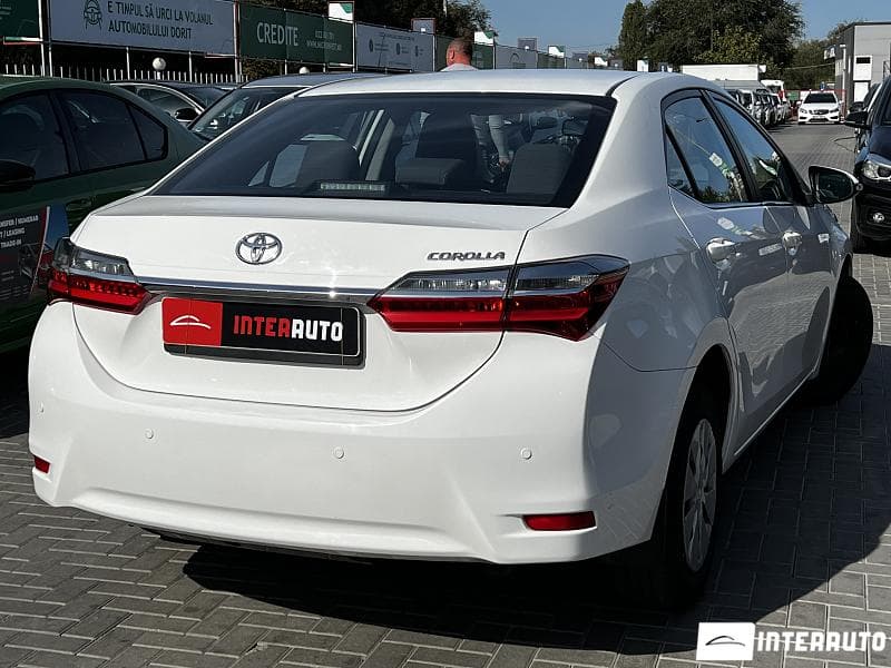 2017 Toyota Corolla — Miniatură 4