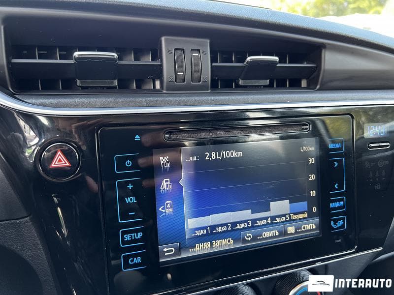 2017 Toyota Corolla — Miniatură 9