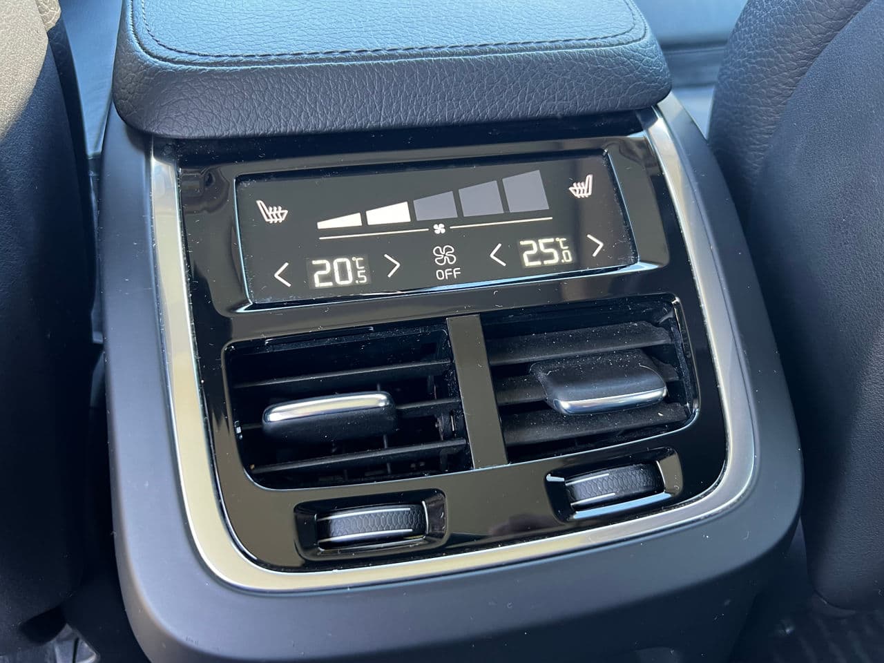 Volvo XC 90 2016 — Миниатюра 16