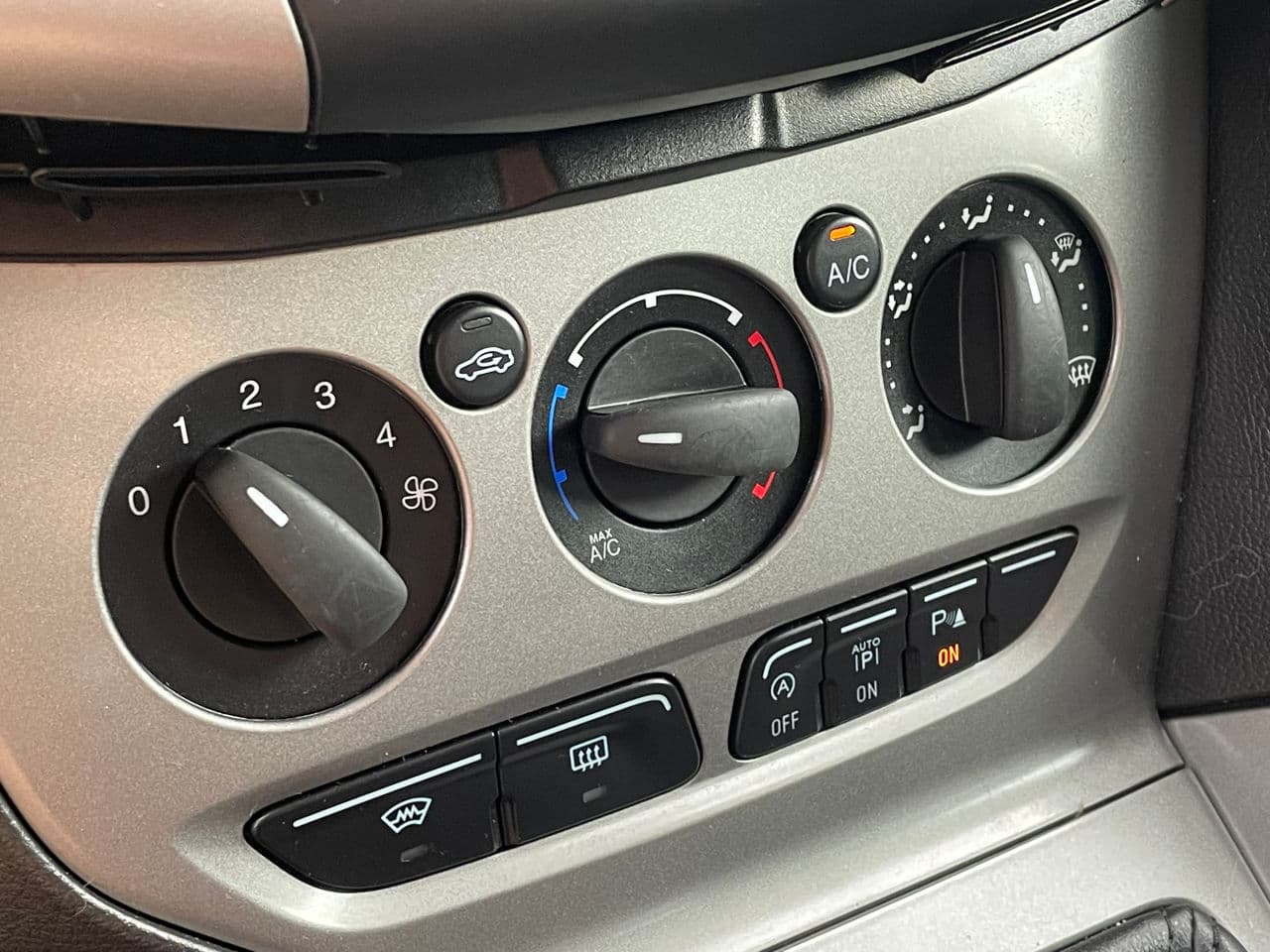 2013 Ford Focus — Miniatură 17